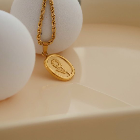 NEW 18K Gold Plated Oval Sunflower Necklace - Picture 9 of 16